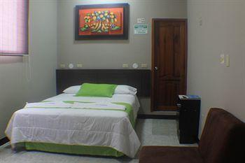 Hotel Algarrobos 3*