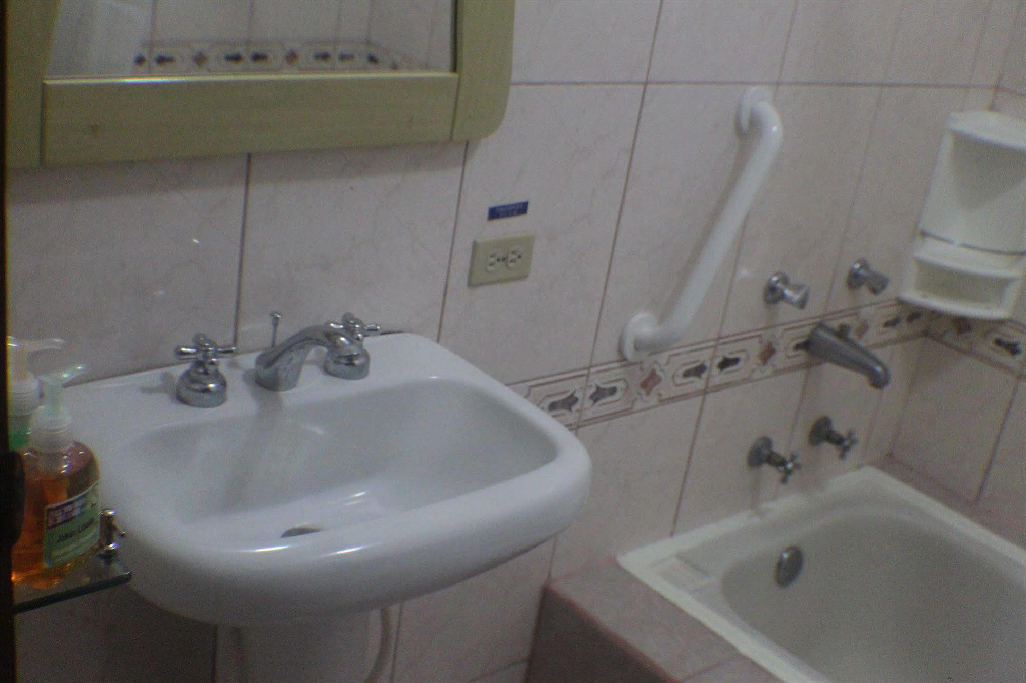 Hotel Algarrobos 3*