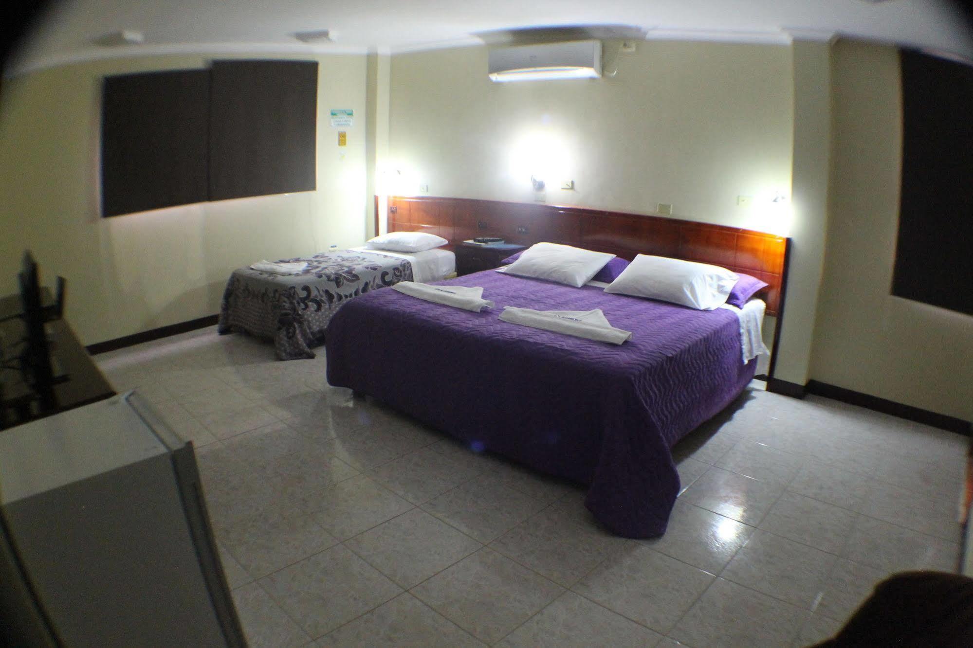 Hotel Algarrobos 3*